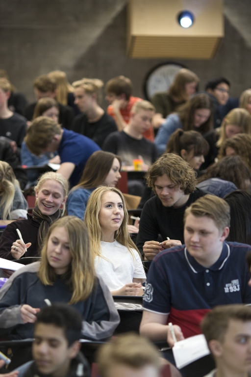 Gymnasielever besøger AU. Foto: Lars Kruse